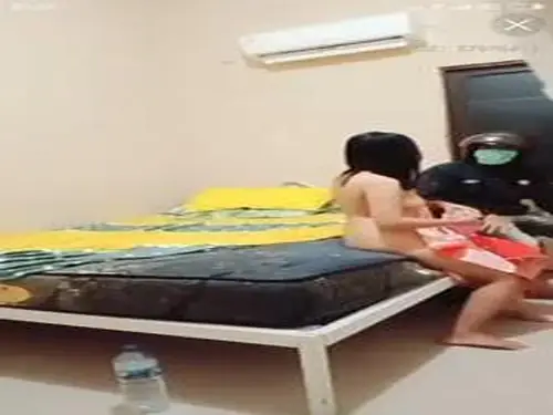 Dokumentasi Gadis Cantik Bersantai Di Kasur