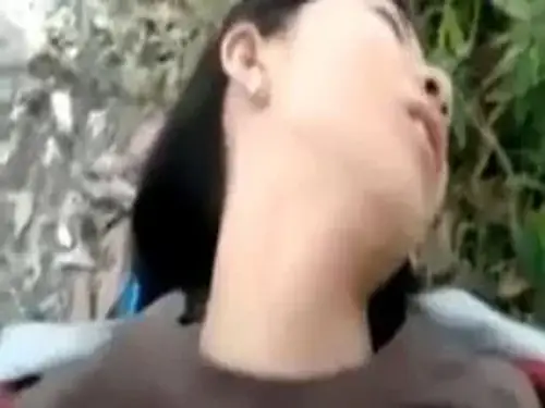 Gadis ABG Cantik Pasrah Digenjot Di Atas Motor