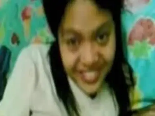 Gadis ABG Cantik Saat Bersantai Di Kamar