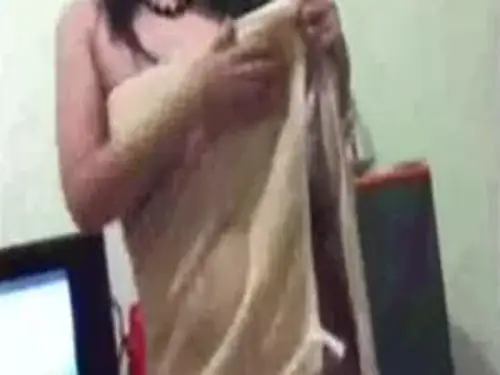 Gadis Cantik Pasrah Goyang Kasur Peraduan Imut