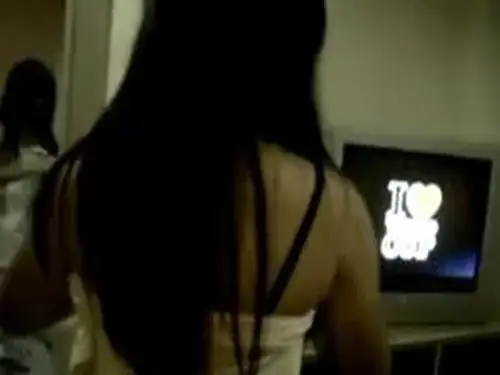 Gadis Cantik Pasrah Goyang Kasur Usai Mandi