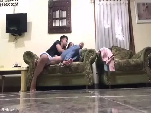 Gadis Cantik Pasrah Posisi Doggy Kasur Ayang