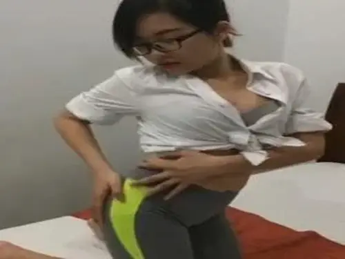 Gadis Kacamata Cantik Pasrah Goyang Kasur 2026