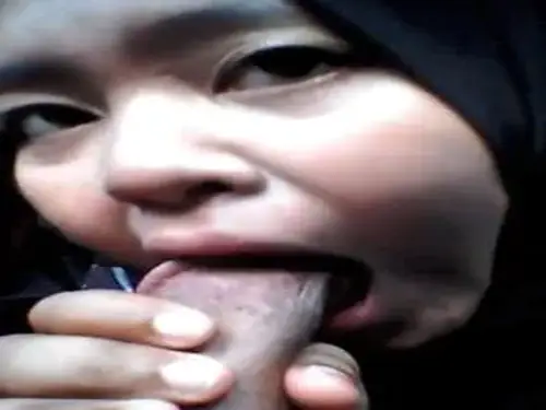 Jilbab Hitam Di Mobil Nyepong