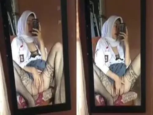 Jilbab Putih Abu Kirim Pap di Depan Cermin