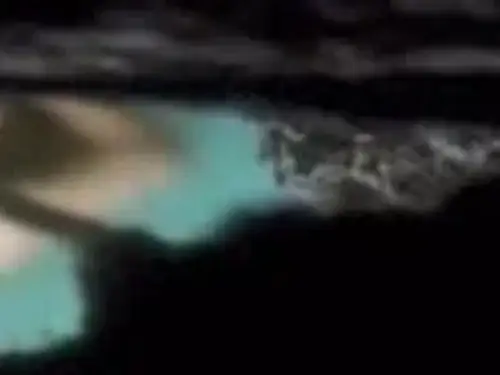 Kesegaran Mandi Sore Ibu Muda Berparas Ayu