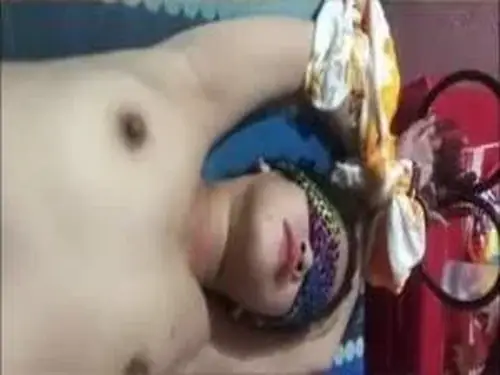 Tante Istri Cantik Pasrah Goyang Kasur Tutup Mata