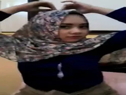 Ukhti Tante Hijab Cantik Pasrah Digenjot Kasur